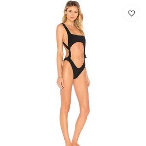 Indah caper Black one piece